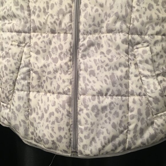 NWT New Directions animal print puffer vest small - Picture 5 of 11